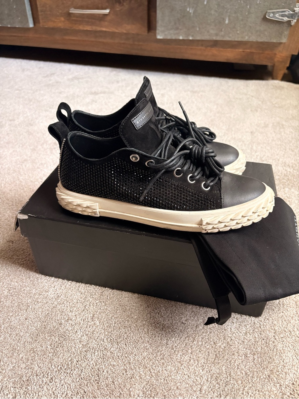 Giuseppe Zanotti Black Low Sneakers with off-white Textured Platforms - Picture 2 of 3